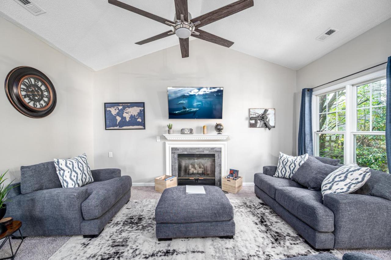 Cozy Industrial Kildaire Farms Home- Near Downtown 캐리 외부 사진