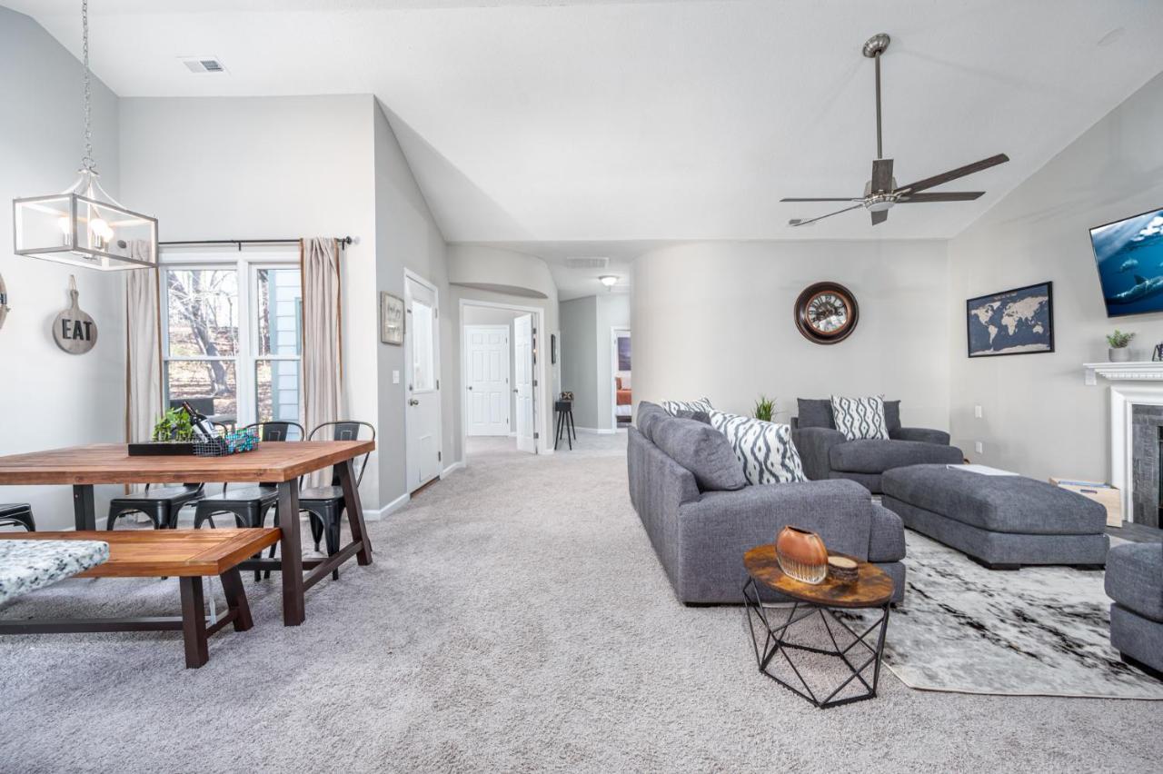 Cozy Industrial Kildaire Farms Home- Near Downtown 캐리 외부 사진