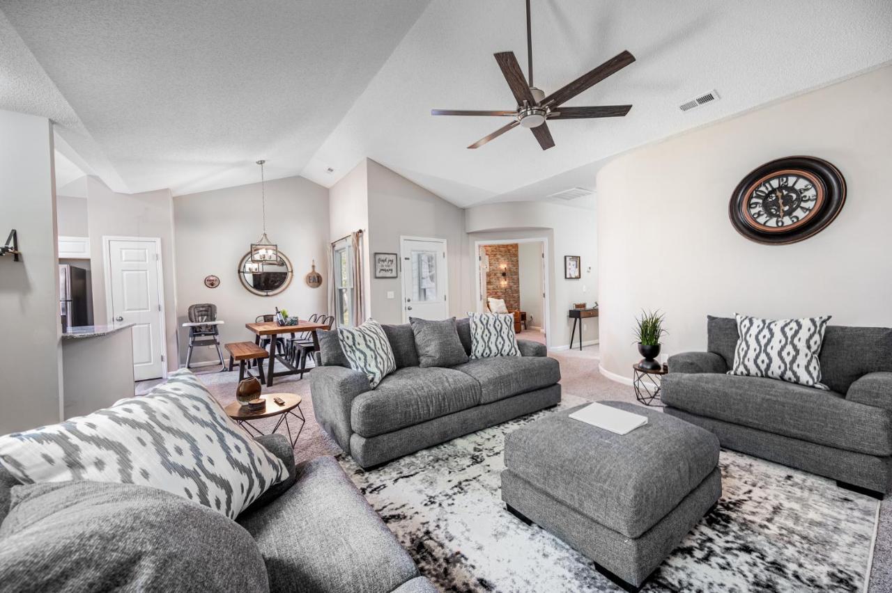 Cozy Industrial Kildaire Farms Home- Near Downtown 캐리 외부 사진