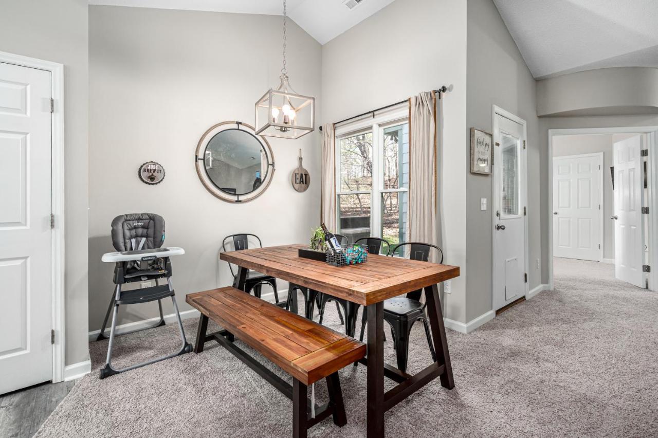 Cozy Industrial Kildaire Farms Home- Near Downtown 캐리 외부 사진