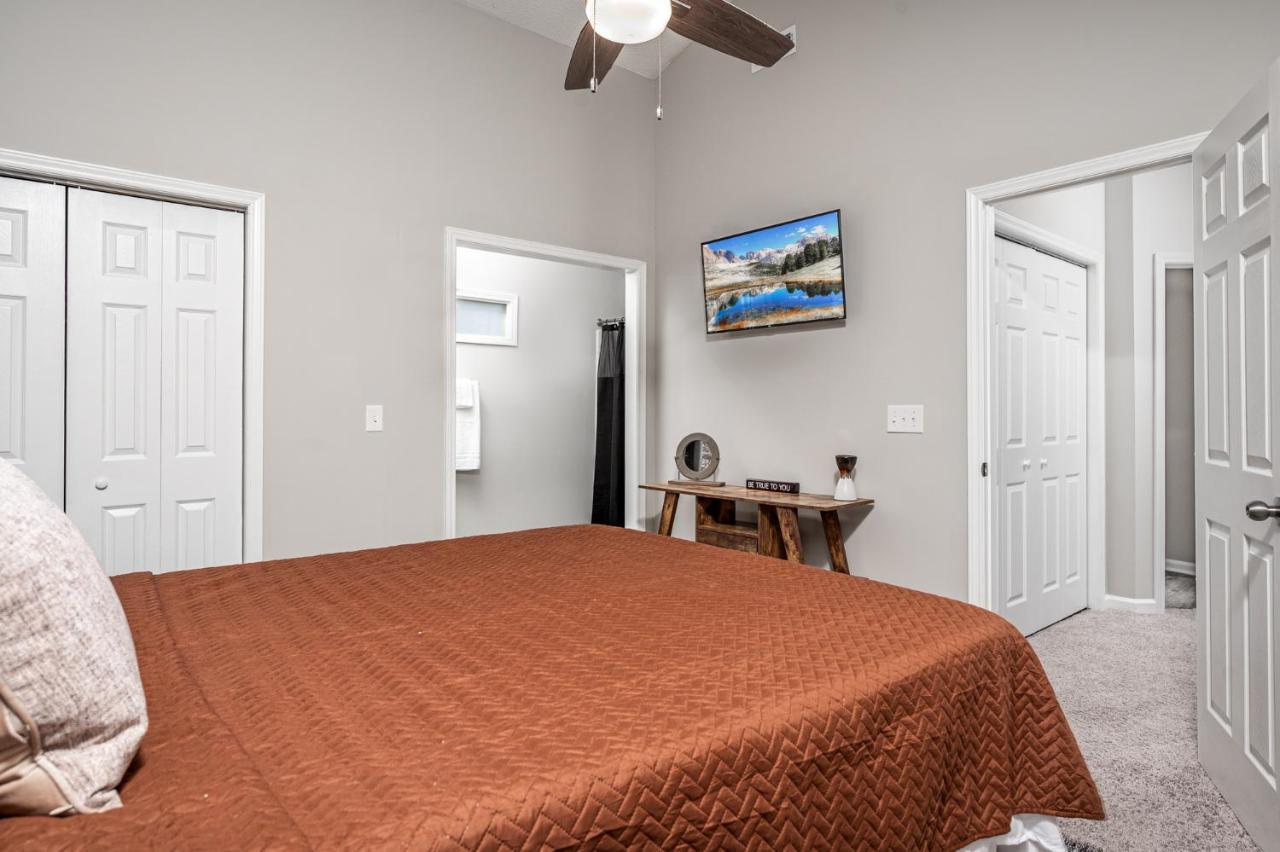 Cozy Industrial Kildaire Farms Home- Near Downtown 캐리 외부 사진