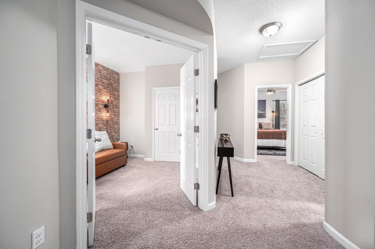 Cozy Industrial Kildaire Farms Home- Near Downtown 캐리 외부 사진