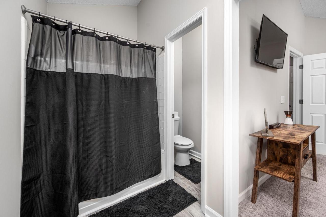 Cozy Industrial Kildaire Farms Home- Near Downtown 캐리 외부 사진