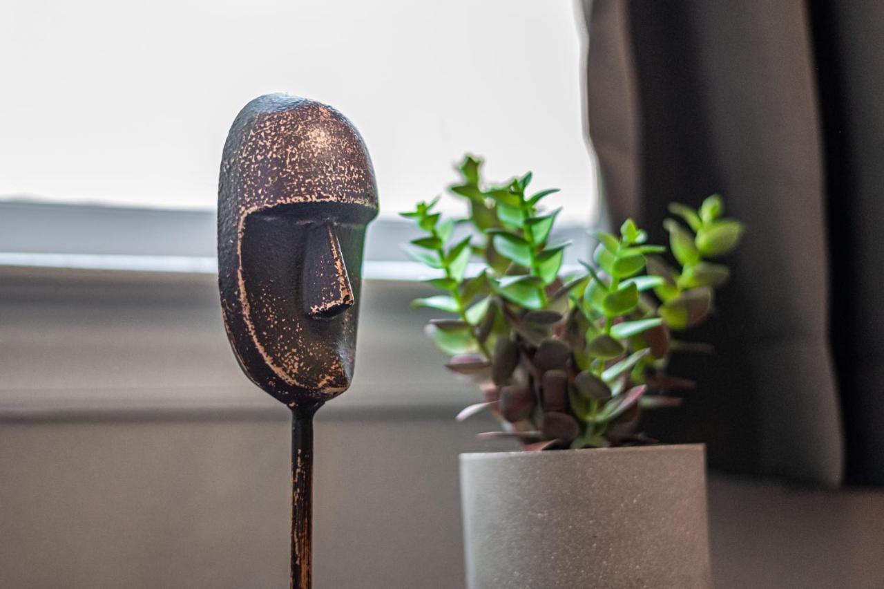 Cozy Industrial Kildaire Farms Home- Near Downtown 캐리 외부 사진